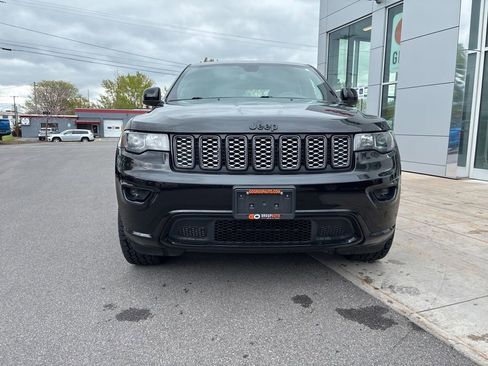 Used 2020 Jeep Grand Cherokee Altitude AWD/4WD image 2