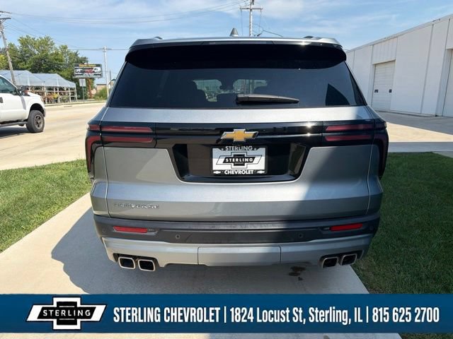 Used 2025 Chevrolet Traverse LT FWD image 4