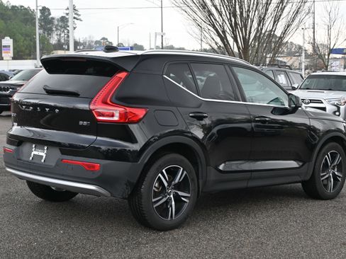 Used 2025 Volvo XC40 B5 Core image 16