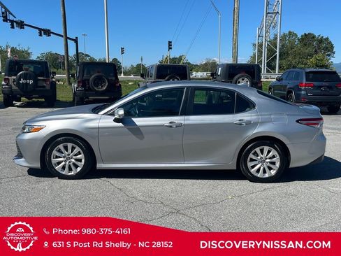 Used 2019 Toyota Camry LE image 4