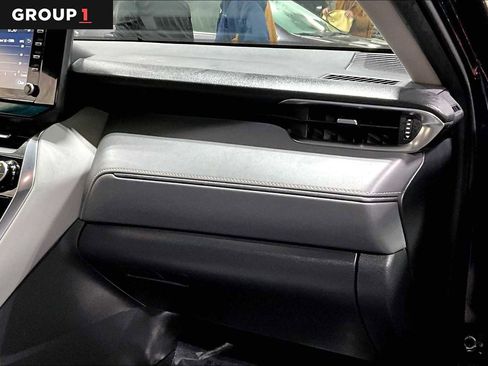 Certified 2021 Toyota Venza LE image 18