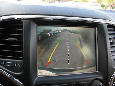 Used 2014 Jeep Grand Cherokee Limited w/ Trailer Tow Group IV AWD/4WD image 11