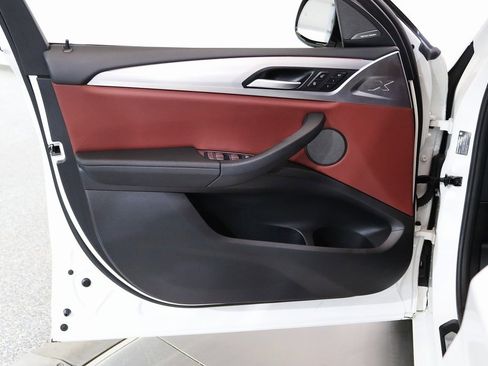 Used 2024 BMW X4 xDrive30i w/ Premium Package image 11