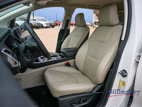 Used 2022 Ford Edge Titanium w/ Equipment Group 301A AWD/4WD image 10