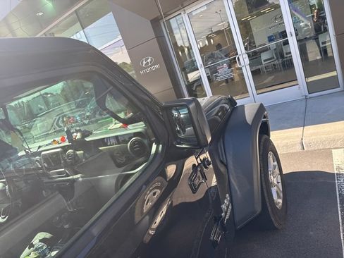 Used 2018 Jeep Wrangler Sport AWD/4WD image 18