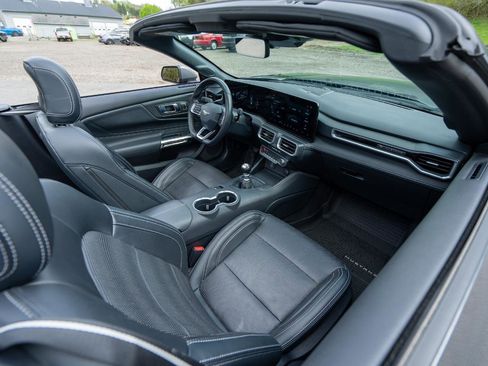 Used 2025 Ford Mustang GT Premium RWD image 23