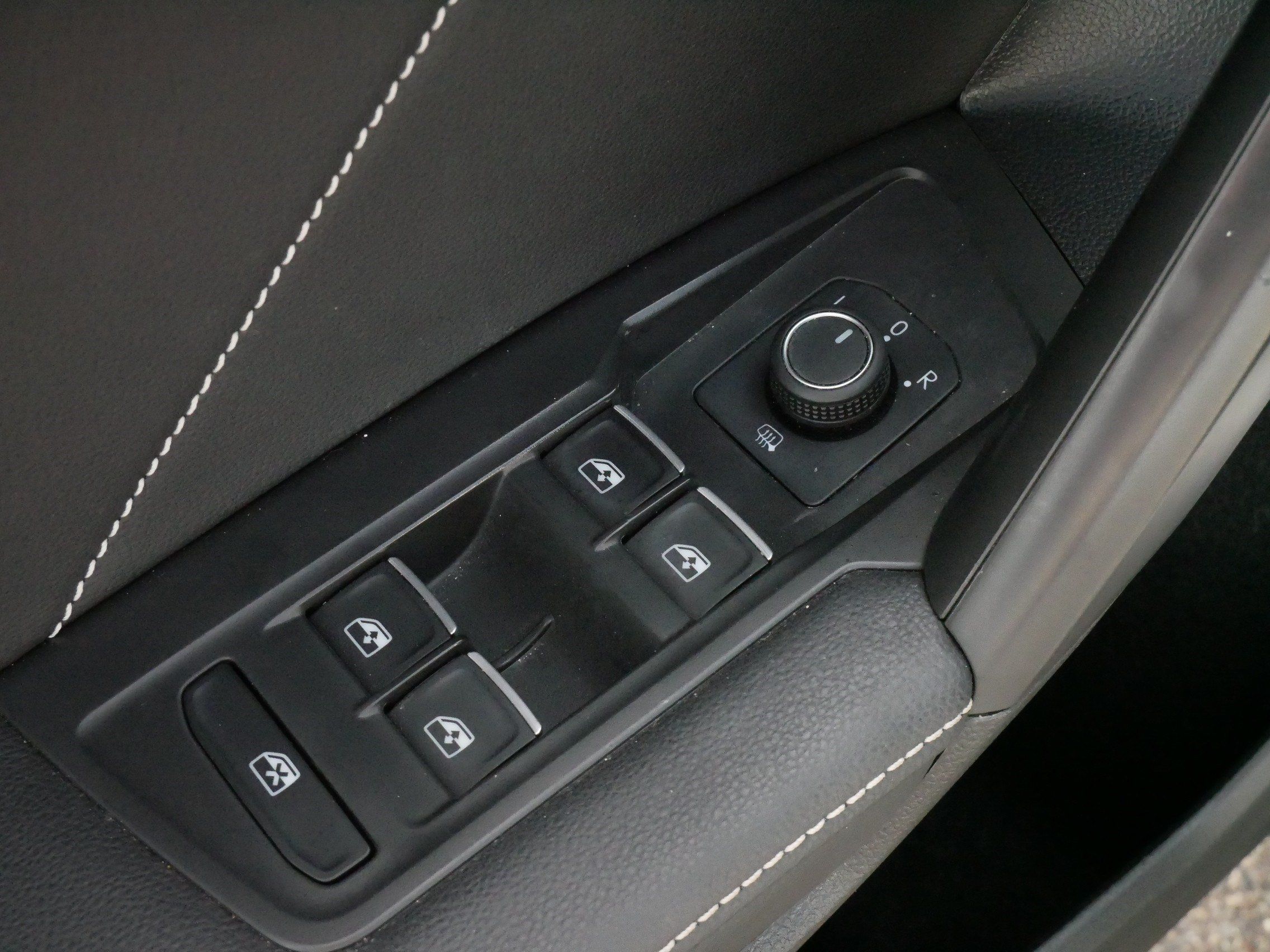 Certified 2023 Volkswagen Tiguan SE R-Line AWD/4WD image 19