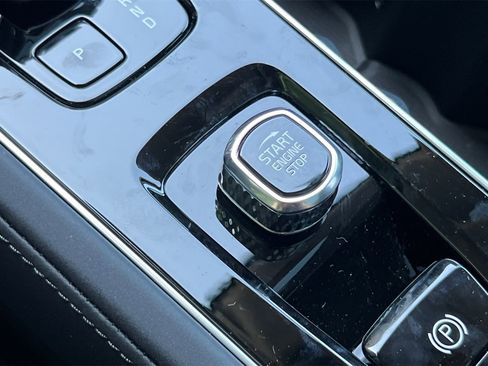 Certified 2025 Volvo XC90 B6 Ultra w/ Lounge Package image 23