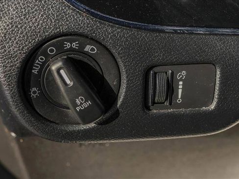 Used 2018 Dodge Grand Caravan SXT w/ Blacktop Package image 13