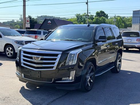 Used 2016 Cadillac Escalade Luxury AWD/4WD image 10