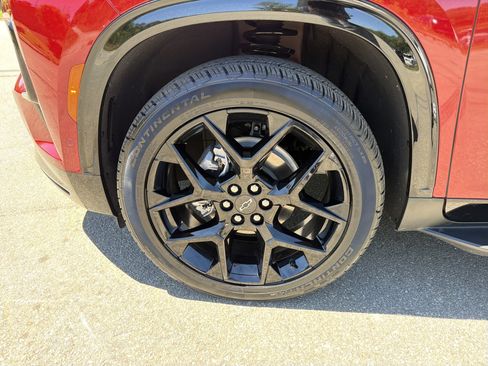 Used 2025 Chevrolet Traverse RS w/ LPO, Floor Liner Package AWD/4WD image 11