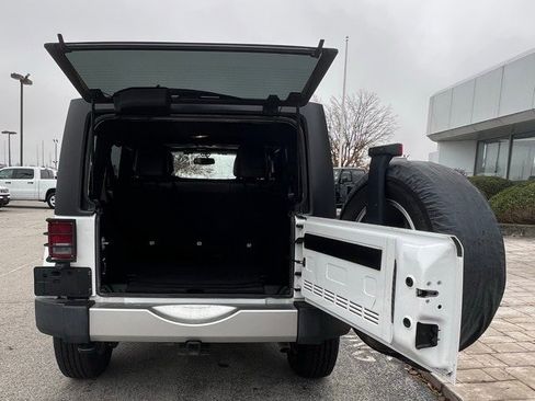 Certified 2018 Jeep Wrangler Unlimited Sahara w/ Connectivity Group image 21