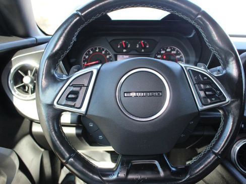 Used 2019 Chevrolet Camaro LT w/ Technology Package image 18
