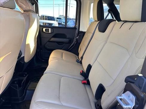 Used 2018 Jeep Wrangler Unlimited Sahara image 19