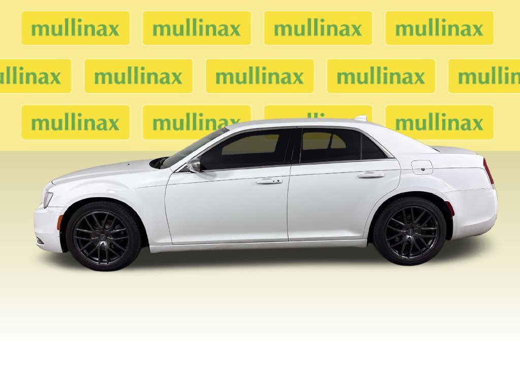 Used 2018 Chrysler 300 Touring w/ Chrome Appearance Package RWD image 12