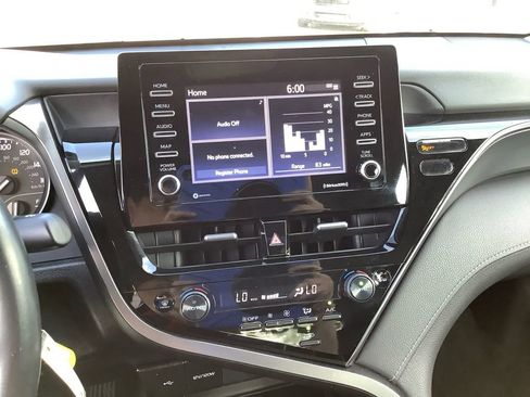 Used 2023 Toyota Camry SE image 11
