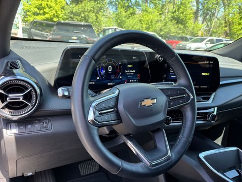 Used 2025 Chevrolet Equinox LT AWD/4WD image 34