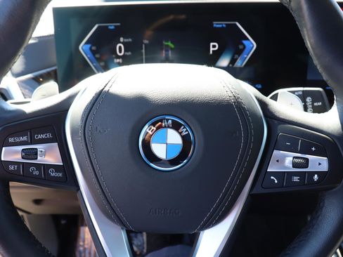 Used 2025 BMW X5 xDrive50e w/ Parking Assistance Package image 20