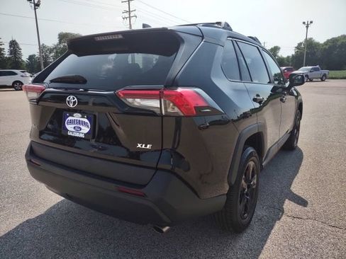 Used 2021 Toyota RAV4 XLE FWD image 5
