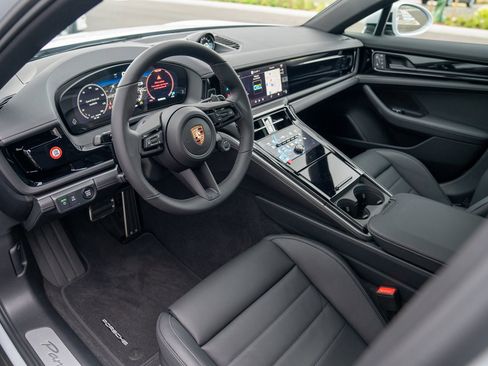 New 2026 Porsche Panamera 4 image 4