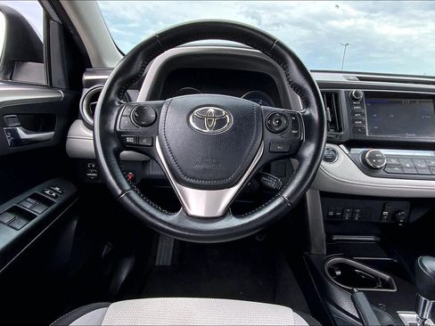 Used 2018 Toyota RAV4 XLE image 6