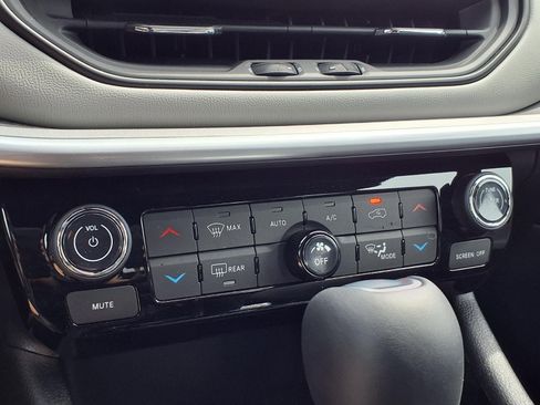 Used 2026 Jeep Compass Limited image 12