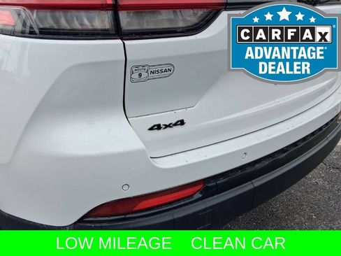 Used 2023 Jeep Grand Cherokee Altitude AWD/4WD image 9