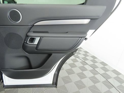 Used 2024 Land Rover Discovery Dynamic SE image 27