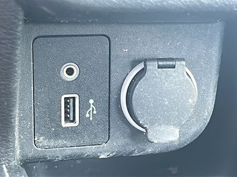Used 2018 Nissan Kicks SV FWD image 23