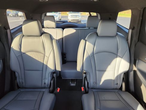 Used 2024 Buick Enclave Premium image 11