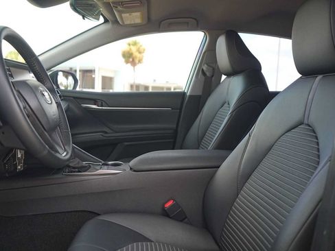 Used 2023 Toyota Camry SE FWD image 11