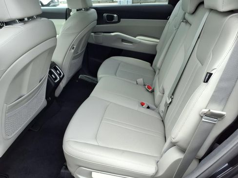 New 2025 Kia Sorento S image 12