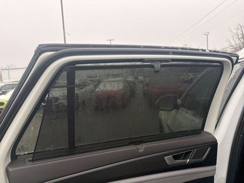 Used 2024 Volkswagen Atlas Cross Sport SEL R-Line image 11