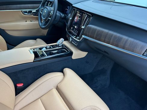 Certified 2025 Volvo S90 T8 Ultra AWD/4WD image 18