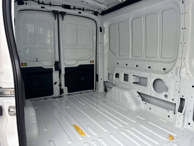 New 2027 Ford Transit 250 148 Medium Roof RWD image 17