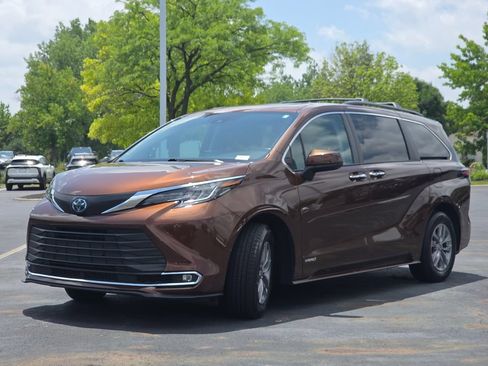 Used 2021 Toyota Sienna XLE FWD image 23