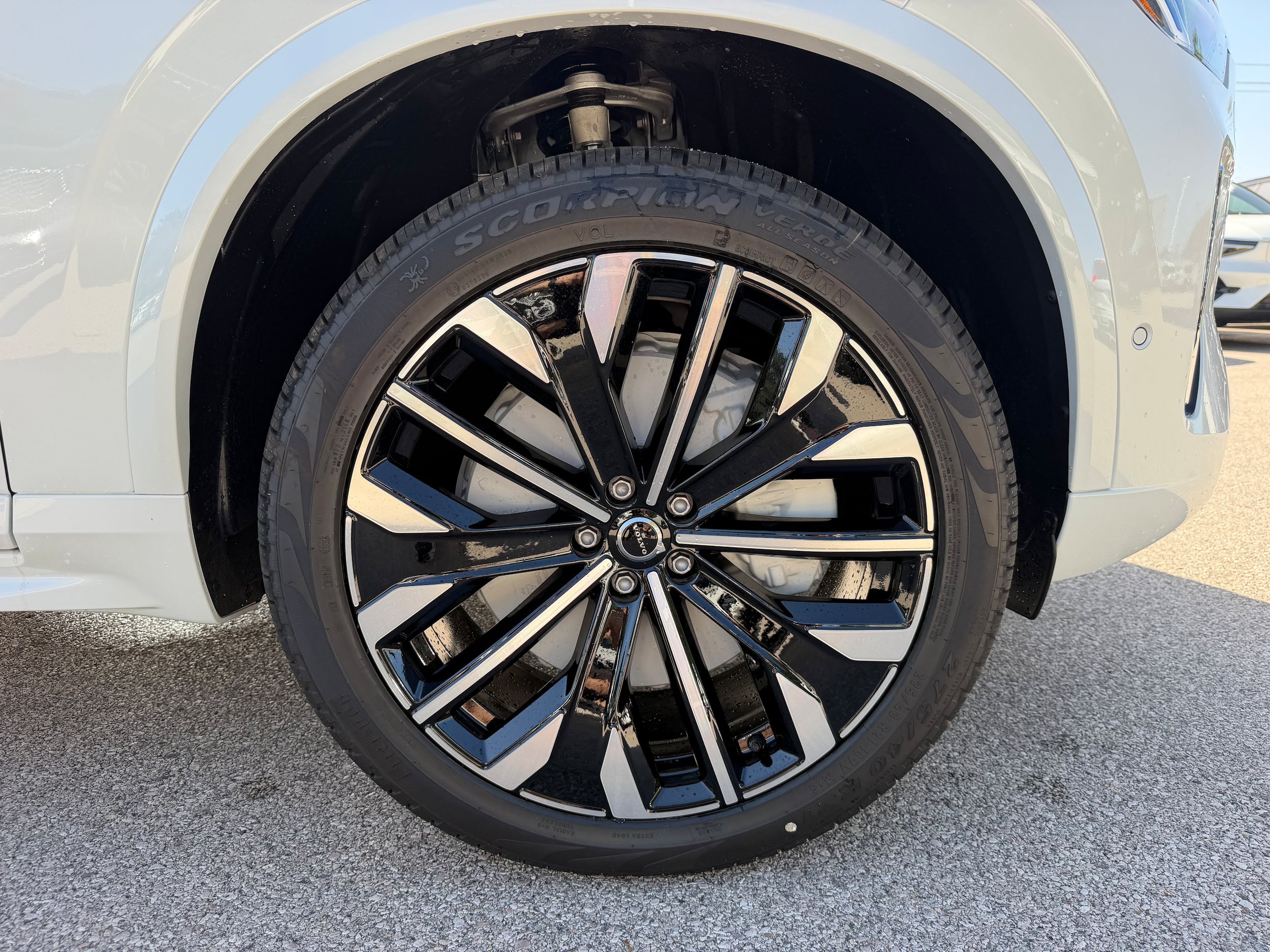 New 2026 Volvo XC90 T8 Plus w/ Protection Package AWD/4WD image 7