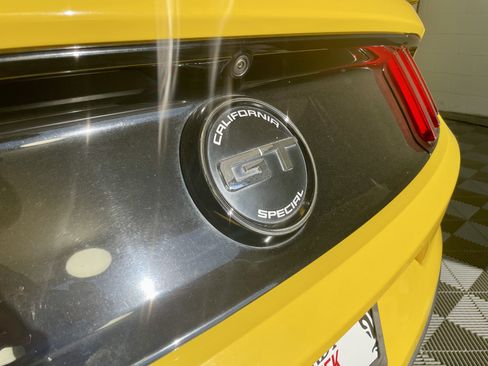 Used 2017 Ford Mustang GT Premium RWD image 4