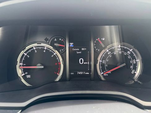 Used 2023 Toyota 4Runner TRD Off-Road Premium AWD/4WD image 17