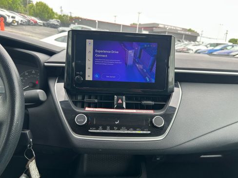 Used 2025 Toyota Corolla LE FWD image 17