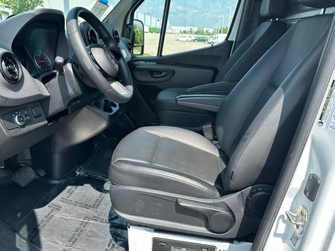 Used 2025 Mercedes-Benz Sprinter 2500 image 15