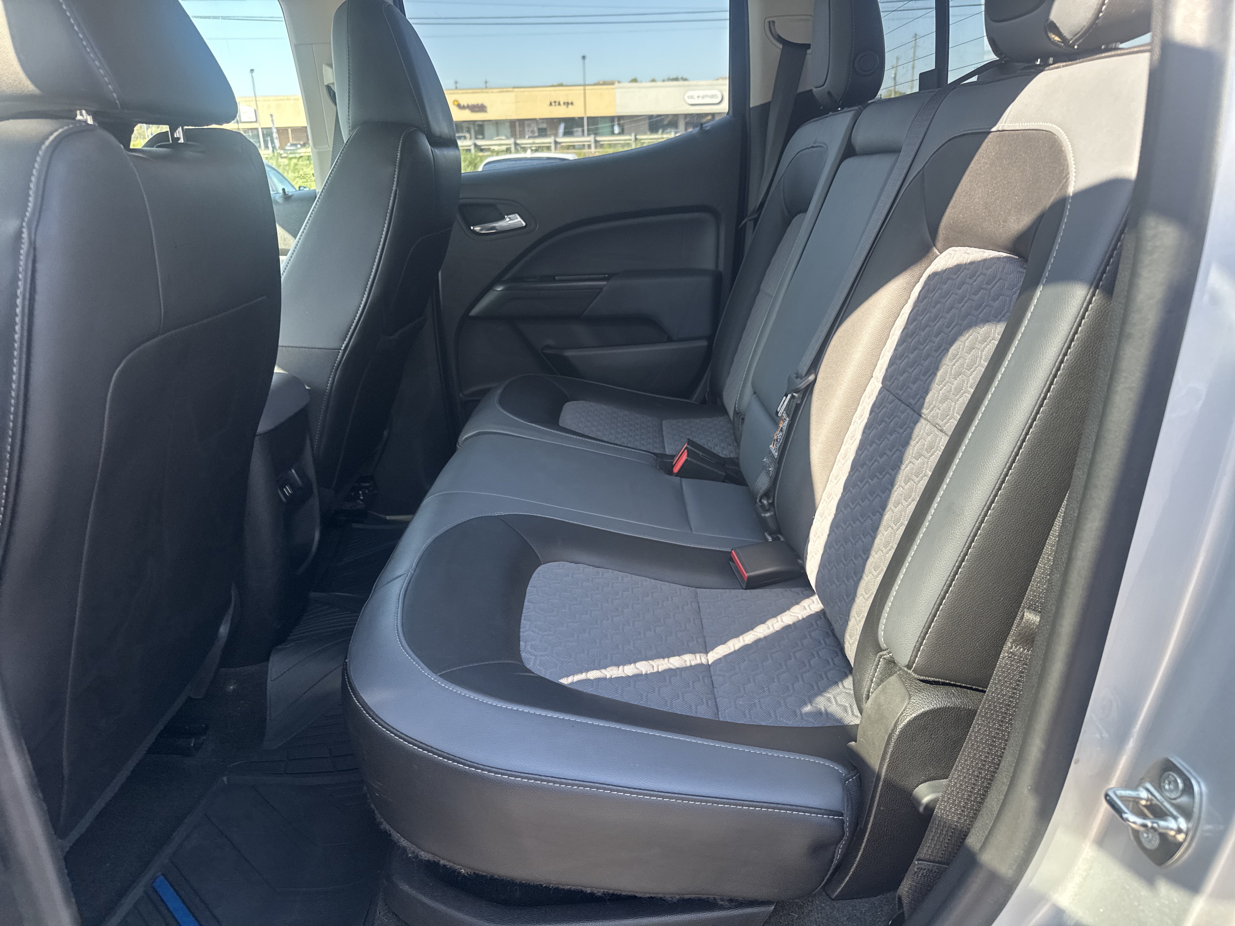 Used 2015 Chevrolet Colorado Z71 AWD/4WD image 13