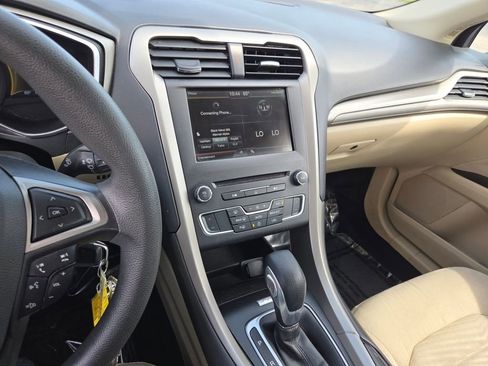 Used 2016 Ford Fusion SE FWD image 8