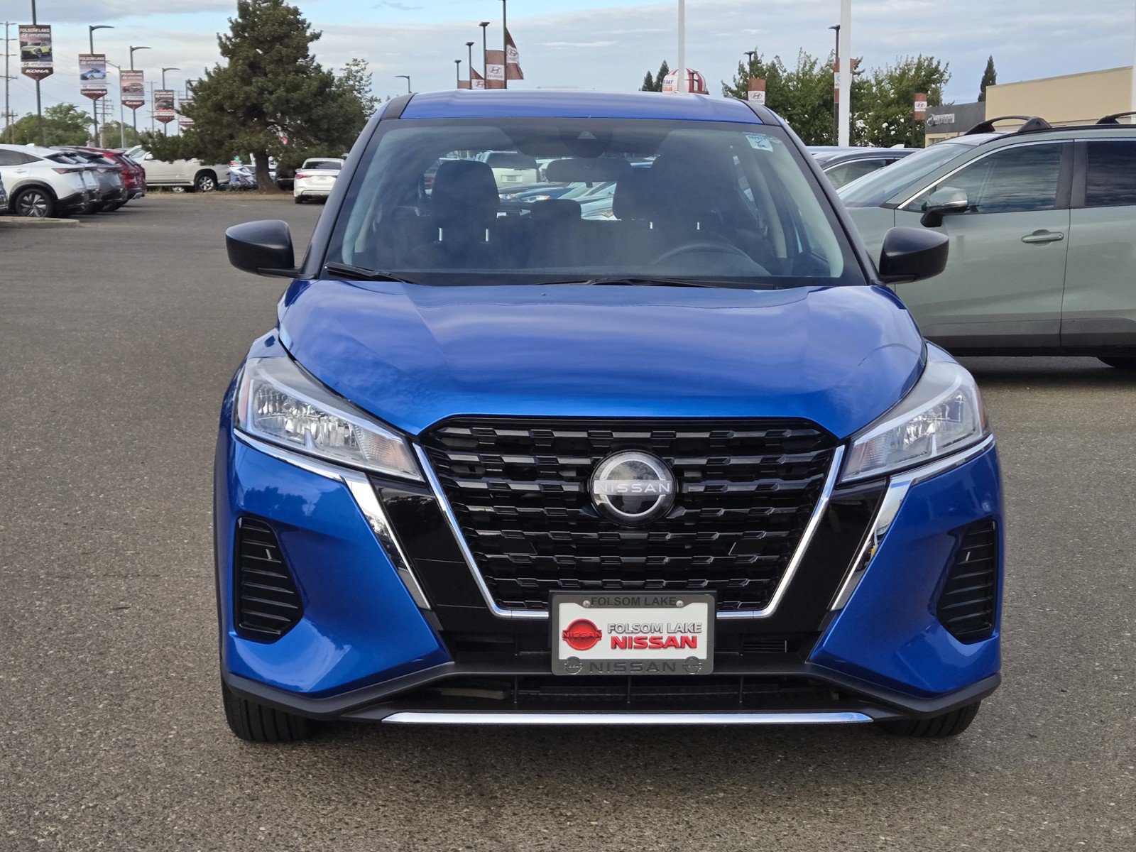 Used 2025 Nissan Kicks Play S FWD image 2