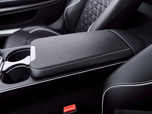 Used 2025 Aston Martin Vanquish RWD image 63