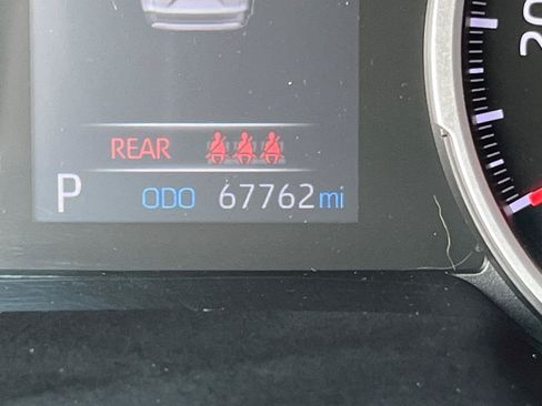 Used 2020 Toyota RAV4 XLE w/ Convenience Package FWD image 28