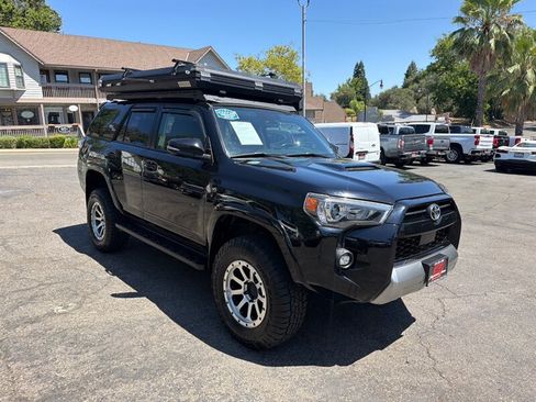 Used 2023 Toyota 4Runner TRD Off-Road Premium w/ Moonroof Package AWD/4WD image 5