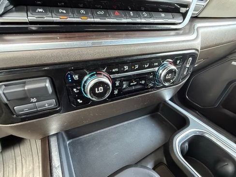 Used 2022 GMC Sierra 1500 SLT w/ SLT Premium Package AWD/4WD image 27