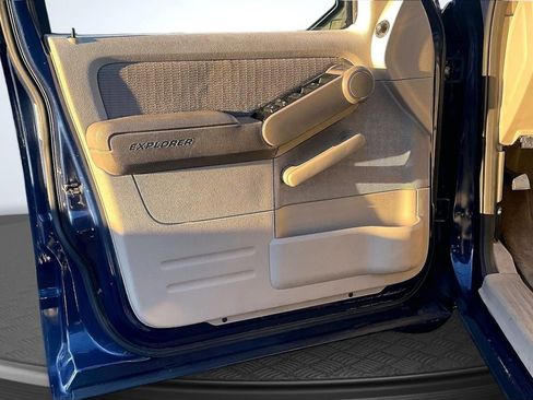 Used 2006 Ford Explorer XLT image 22