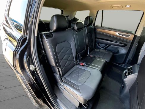 Used 2024 Volkswagen Atlas SE FWD image 20